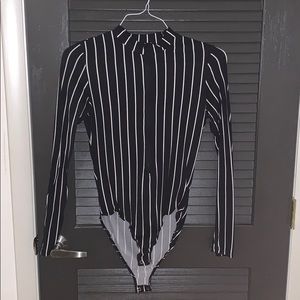 Cute zipper black & white leotard top!